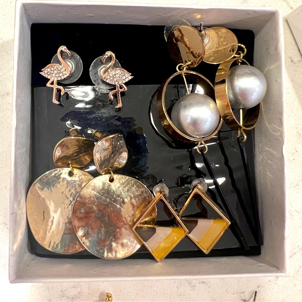 4 Pairs of earring